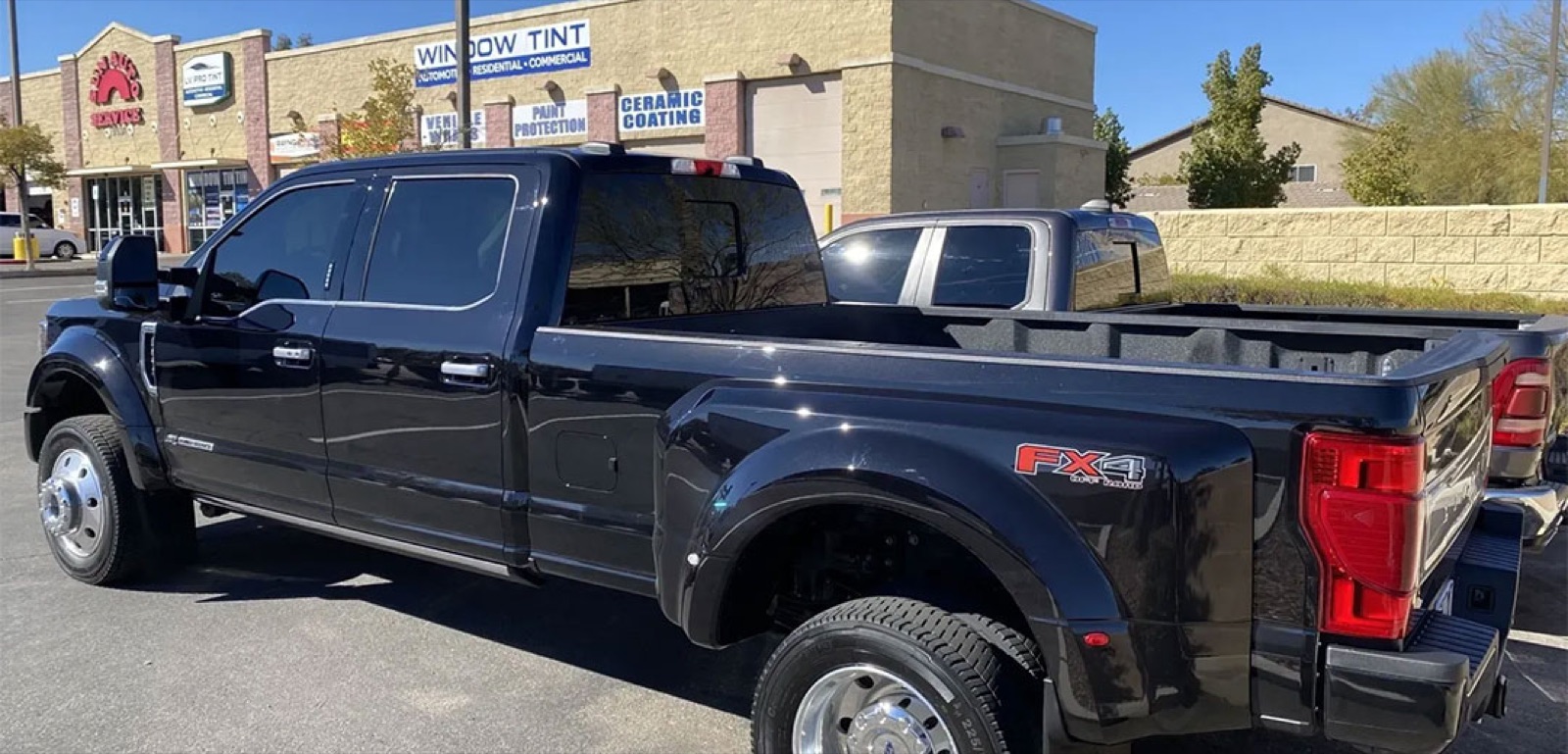 Camioneta de Polar Tint estacionada en un local de Henderson